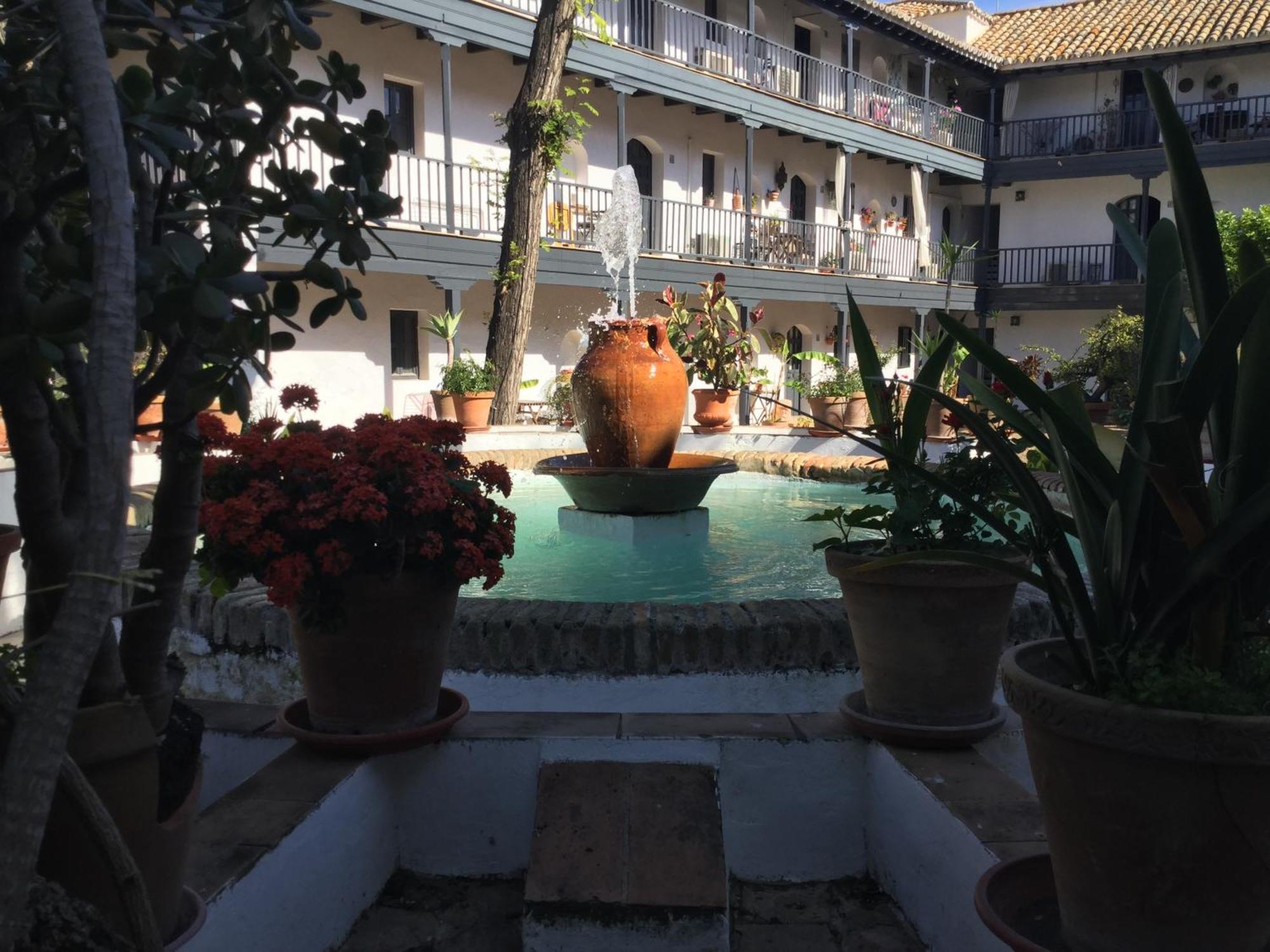 Andalusian Courtyard Apartment Seville Exterior photo